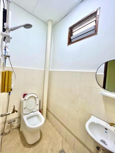 a bathroom with a toilet and a sink at Delima Traditional House in Changlun