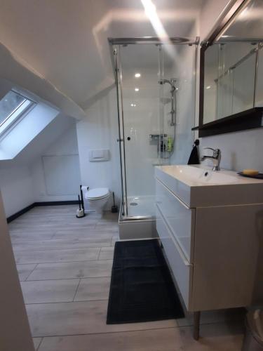 Photo de la galerie de l'établissement Chambres privées au calme avec espaces partagés, à Metz