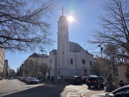 Bratislava CITY center-BIG-apartman-110m2-TV-internet