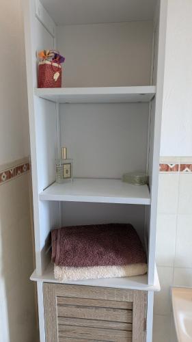 Photo de la galerie de l'établissement Studio centre ville 2e etage SANS ASCENSEUR, à Cavaillon