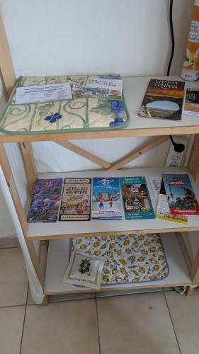 Photo de la galerie de l'établissement Studio centre ville 2e etage SANS ASCENSEUR, à Cavaillon