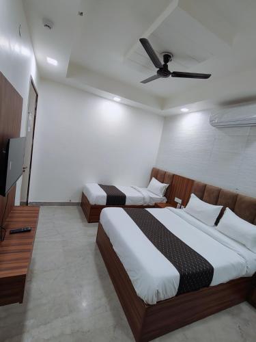 Gallery image of Hotel 24 STAR INN in Jāmb