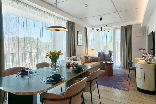 Golden Hour Apartments- Loft H 302