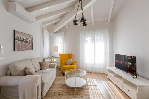 El Pañuelico de Estafeta- ático con terraza by Clabao