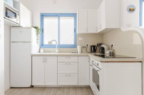 Η κουζίνα ή μικρή κουζίνα στο GW932 Gugel Waves Amazing Seaview Apartments