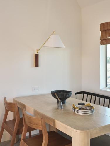 a dining room table with chairs and a lamp at The Martinsburg in Stonewall