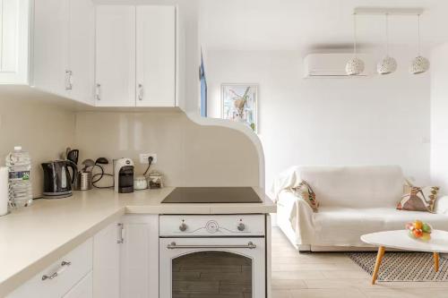 Η κουζίνα ή μικρή κουζίνα στο GW932 Gugel Waves Amazing Seaview Apartments