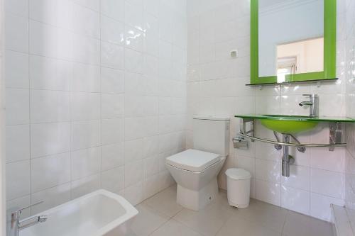 2-Bedroom 2 double bed 1 sofa bed Apartment with Open Terrace in Central Lisbon