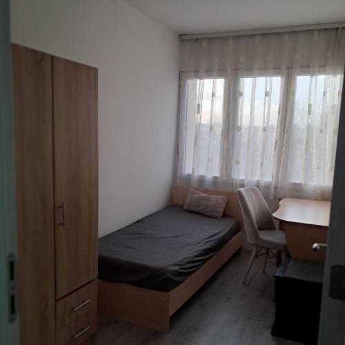 Postel nebo postele na pokoji v ubytování Aerodrom Apartment