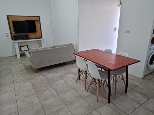 a living room with a table and a couch at Departamento Familiar muy amplio in Concepción del Uruguay