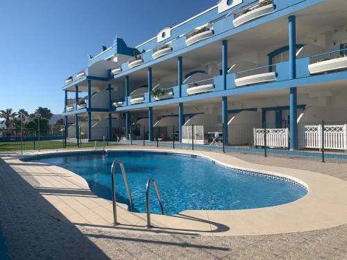 Bazén v ubytování Tarifa Cozy House - Beach Front, Pool, Parking nebo v jeho okolí