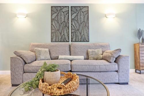 a living room with a couch and a glass table at Modern Home Basildon Long stay Contractor Sleeps 6 in Basildon