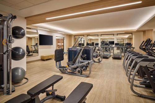 Fitness centrum a/nebo fitness zařízení v ubytování Hotel Clio, a Luxury Collection Hotel, Denver Cherry Creek