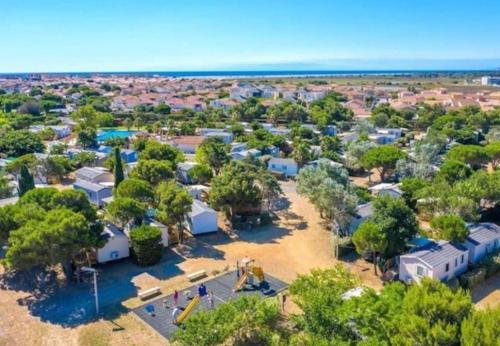 an aerial view of a park with trees and buildings at Les mobil homes de Naka, 6 places, TV, CLIM in Port-la-Nouvelle