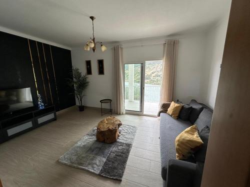 a living room with a couch and a tv at Casa da vinha in Anreade
