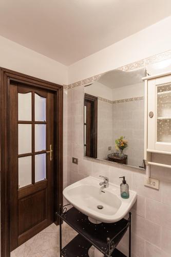a bathroom with a sink and a mirror at Casetta nel bosco di Valeria e Davide in Rocca Priora