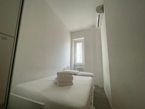 Fotografia z galérie ubytovania Gardone Apartment - ampio Appartamento con 2 camere da letto - Comodo per Duomo! v Miláne