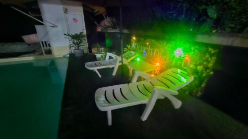 Φωτογραφία από το άλμπουμ του A Touch of Pink Secret Eco Retreat with Pool, Starlink WiFi, Netflix, Mountain Views - Peaceful Stay in Puerto Princesa Near Underground River, Firefly Watching, and Waterfalls - Perfect Stop Between El Nido, Port Barton, and Puerto City - Scooter Rental σε Puerto Princesa City