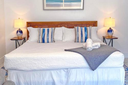 a bedroom with a large white bed with two lamps at Family Favorite- Heated Pool, 2 Kings, Everglades in Homestead