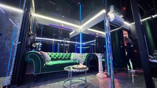 Posezení v ubytování BDSM room Bydgoszcz z sauną