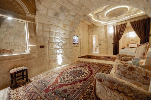 TV a/nebo společenská místnost v ubytování Kemerhan Cave Suites