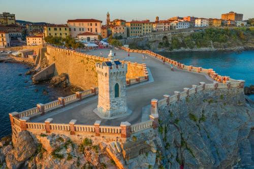an aerial view of the city of dubrovnik with a castle at Casa Vacanze Martina in Piombino