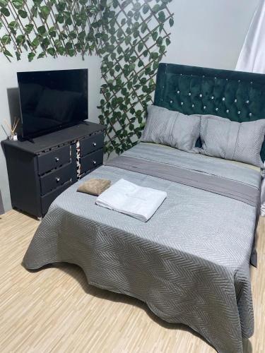 Ένα ή περισσότερα κρεβάτια σε δωμάτιο στο Habitación a 15min del aeropuerto