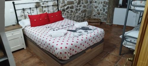 Postel nebo postele na pokoji v ubytování El respiro de Candeleda