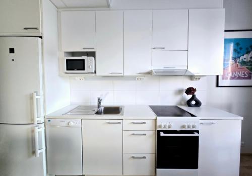 Η κουζίνα ή μικρή κουζίνα στο Lovely Studio in Härmälänranta
