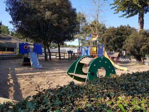 Photo de la galerie de l'établissement Mobil-home Bahiana 45m2, à Saint-Jean-de-Monts