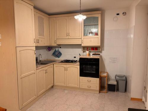 Η κουζίνα ή μικρή κουζίνα στο Casa Tonia - ampio quadrilocale