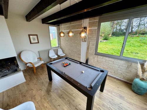 Afbeelding uit fotogalerij van La Villa - Piscine - Billard in Belleville-sur-Vie