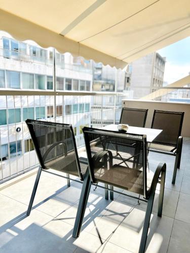 YourAthens-Alice, Urban Stylish with Shaded Balcony near Kolonaki, Athens Center