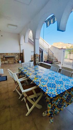 a table and chairs in a room with a table at Kamarina house in Scoglitti