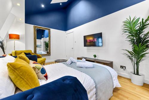 a bedroom with two beds and a blue ceiling at Bright and Spacious 2 bed apartments in Central London in London