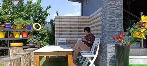 Zahrada ubytování Myodi-Yasi Homestay Rake Ziro 5 mnts walk from Airport