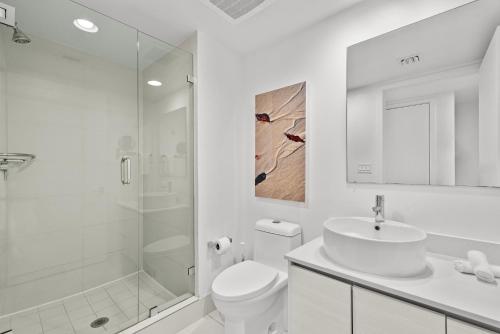 Koupelna v ubytování Water View Building With Pool - 5-Min Walk To The Beach - Cozy Studios
