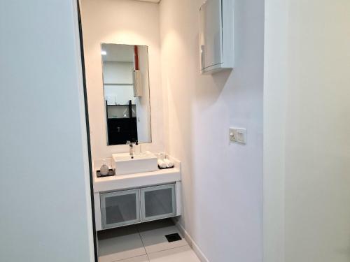 Ένα μπάνιο στο Summer suites Klcc 8 min walk Free Netflix and WiFi by ATIQ