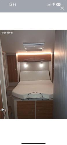 Camping car moderne tout équipé lit central à Rennes