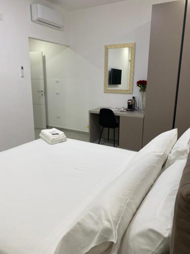 Gallery image of SANGIOVANNI rooms in Mandatoriccio Marina