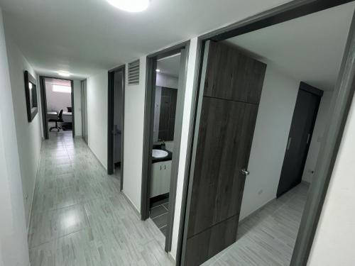 Fotografie z fotogalerie ubytování Comodo y amplio apartamento en Laureles v destinaci Medellín