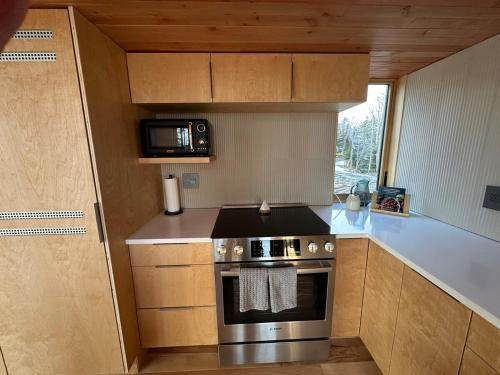 Η κουζίνα ή μικρή κουζίνα στο Brooklyn Shore Lodge