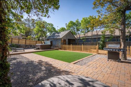 a backyard with a barbecue grill and a lawn at Old Town Stunner in Cottonwood