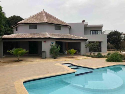 Superbe villa rénovée avec majestueux baobab et extérieurs arborés