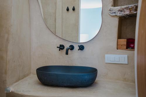 Ένα μπάνιο στο Zen Blue Suites - Luxury, Nature, and Harmony in Kea