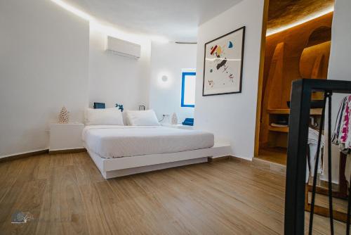 Ένα ή περισσότερα κρεβάτια σε δωμάτιο στο Zen Blue Suites - Luxury, Nature, and Harmony in Kea