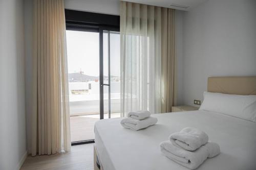 En eller flere senge i et værelse på Luxury 3 bedroom Villa Finestrat with a Pool