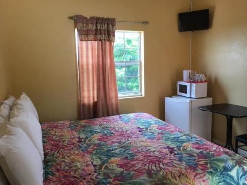 a bedroom with a bed and a window at Aupic Paradise in Vieux Fort