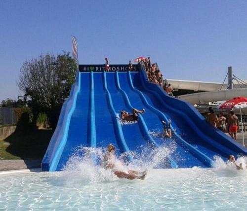 a group of people on a water slide at a water park at Casa in affitto in Ragalna