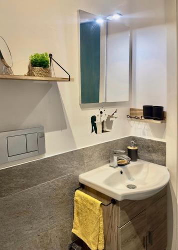 MaLoMA Home intero alloggio fronte metro A
